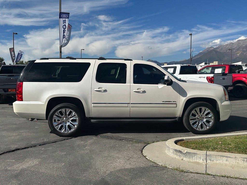 Used 2012 GMC Yukon XL SLT w/ SLT-2 Equipment Package AWD/4WD image 9