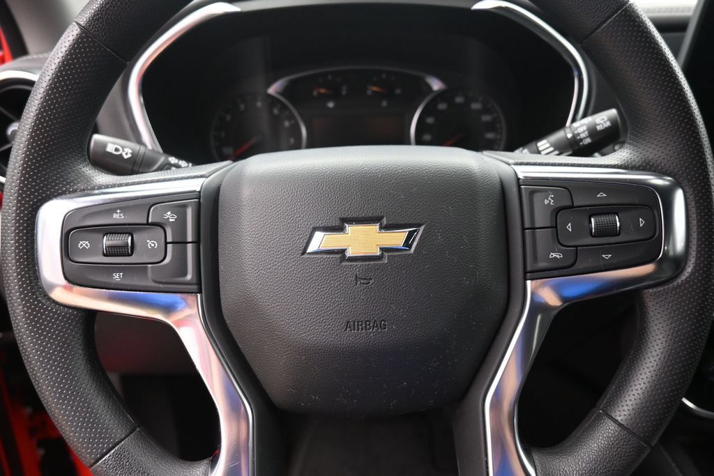 Used 2025 Chevrolet Blazer LT FWD image 19