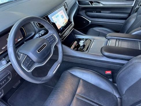Used 2023 Jeep Wagoneer L Series III w/ Preferred Equipment Group AWD/4WD image 10