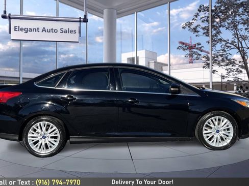 Used 2016 Ford Focus Titanium FWD image 4