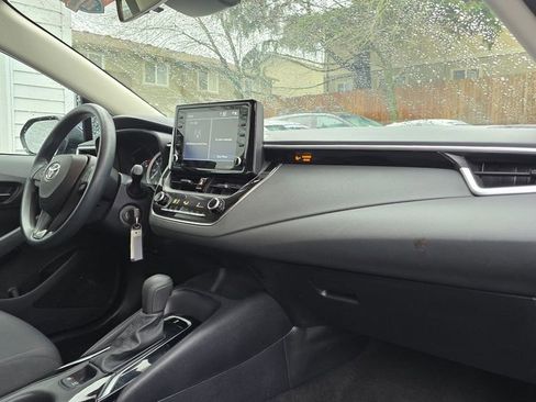 Used 2022 Toyota Corolla LE image 12
