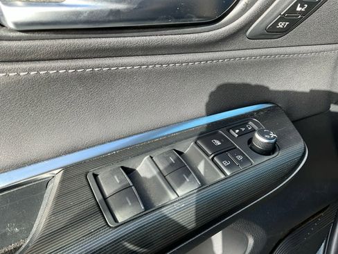 Used 2021 Toyota Venza Limited image 24