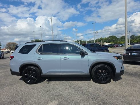 Used 2025 Honda Pilot Black Edition image 4