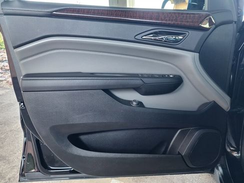 Used 2010 Cadillac SRX Premium image 19