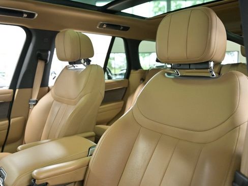 Used 2025 Land Rover Range Rover SE AWD/4WD image 23