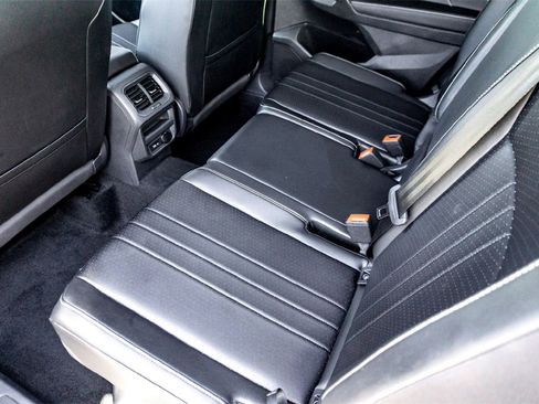 Used 2024 Volkswagen Tiguan SE image 27