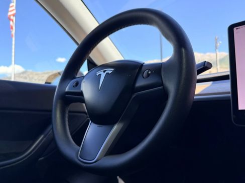 Used 2022 Tesla Model Y Long Range AWD/4WD image 9