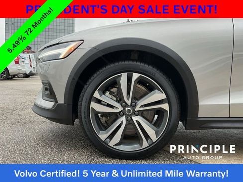 Certified 2025 Volvo V60 B5 Cross Country Plus image 12