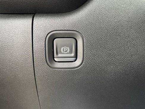 Used 2021 Chevrolet Silverado 1500 LT image 18