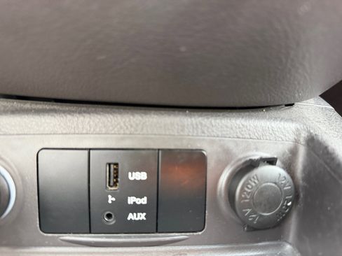 Used 2011 Hyundai Santa Fe SE image 31