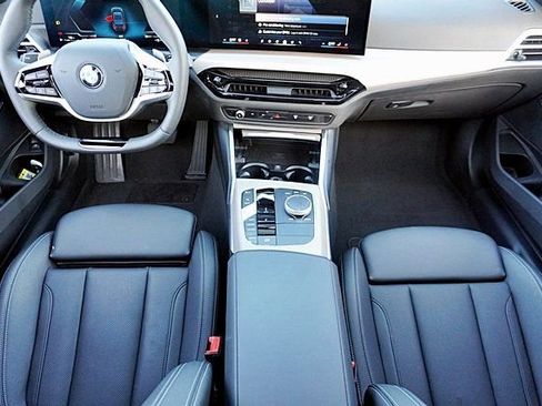 Used 2025 BMW 330i xDrive Sedan w/ Convenience Package image 21