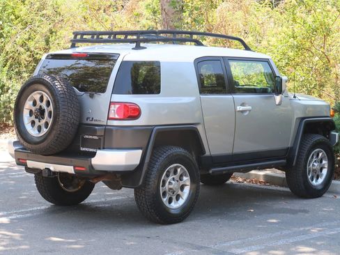 Used 2011 Toyota FJ Cruiser 4WD w/ Upgrade Pkg image 12