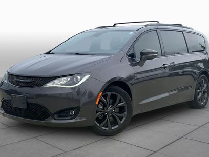 Used 2018 Chrysler Pacifica Limited w/ Advanced Safetytec Group