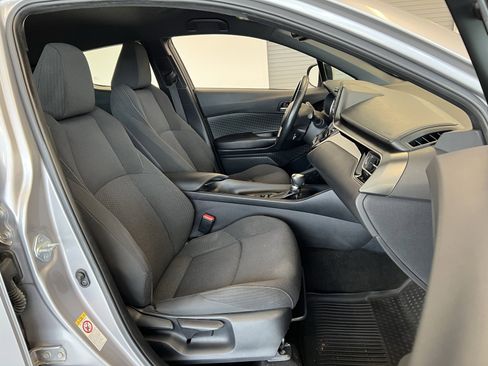 Used 2018 Toyota C-HR XLE image 30