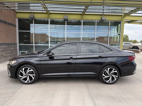 Used 2025 Volkswagen Jetta SEL FWD image 7