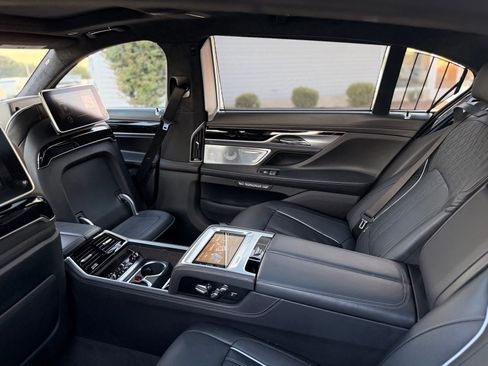 Used 2018 BMW M760i xDrive AWD/4WD image 85