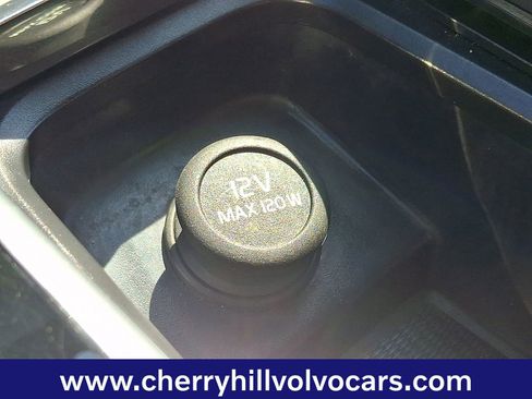 Certified 2025 Volvo XC60 B5 Plus image 27