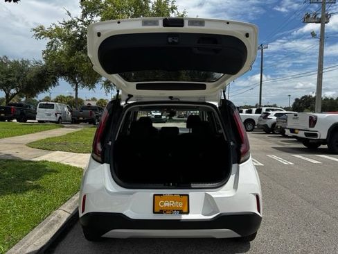 Used 2025 Kia Soul LX w/ LX Technology Package FWD image 19