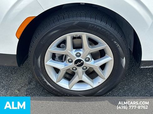 Used 2025 Kia Soul LX w/ LX Technology Package FWD image 12