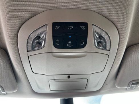 Used 2024 Chrysler Pacifica Touring-L image 25