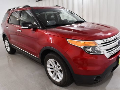 Used 2014 Ford Explorer XLT w/ Equipment Group 202A AWD/4WD image 5
