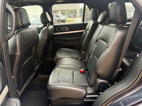 Used 2017 Ford Explorer XLT w/ Equipment Group 202A AWD/4WD image 28