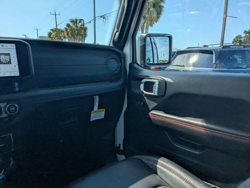 Used 2024 Jeep Gladiator Rubicon AWD/4WD image 16
