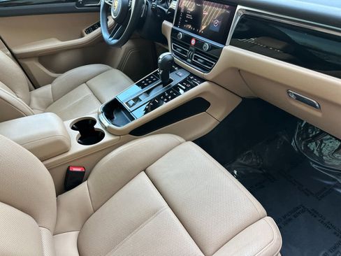 Used 2025 Porsche Macan image 17