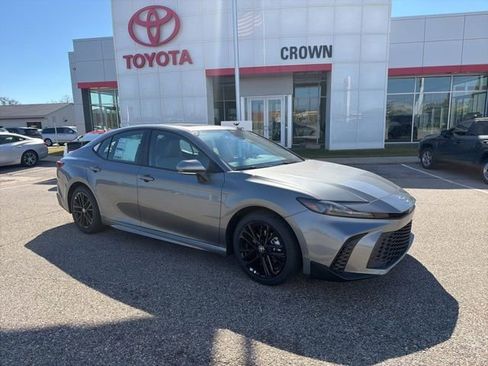 New 2026 Toyota Camry SE image 1