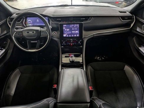 Used 2023 Jeep Grand Cherokee L Laredo RWD image 17