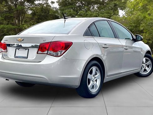 Used 2014 Chevrolet Cruze LT FWD image 2