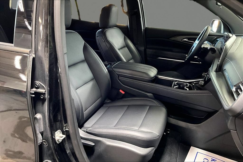 Certified 2025 Chevrolet Traverse LT FWD image 6