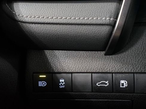 Used 2018 Toyota Camry SE w/ Convenience Package FWD image 23