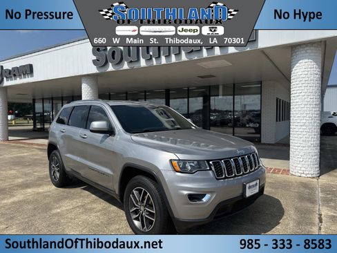 Used 2018 Jeep Grand Cherokee Laredo image 1
