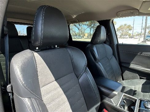 Used 2022 Mitsubishi Outlander SE image 41