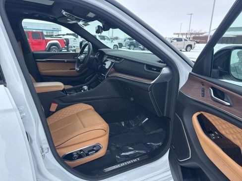 Used 2023 Jeep Grand Cherokee L Summit w/ Advanced Protech Group IV image 16