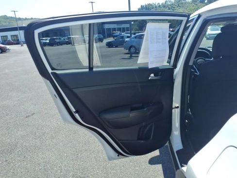 Used 2020 Kia Sportage LX AWD/4WD image 12