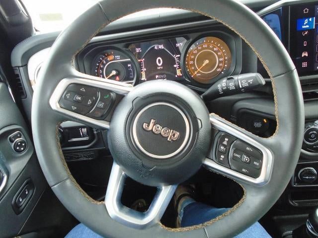 Used 2025 Jeep Wrangler Unlimited Sahara AWD/4WD image 8