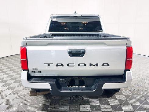 Used 2024 Toyota Tacoma TRD Sport AWD/4WD image 4
