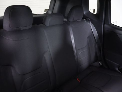 Used 2020 Jeep Renegade Latitude AWD/4WD image 27
