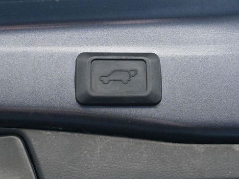 Used 2022 Toyota RAV4 XLE w/ Convenience Package image 10