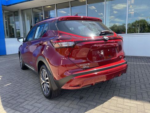 Used 2023 Nissan Kicks SR w/ SR Premium Package FWD image 3