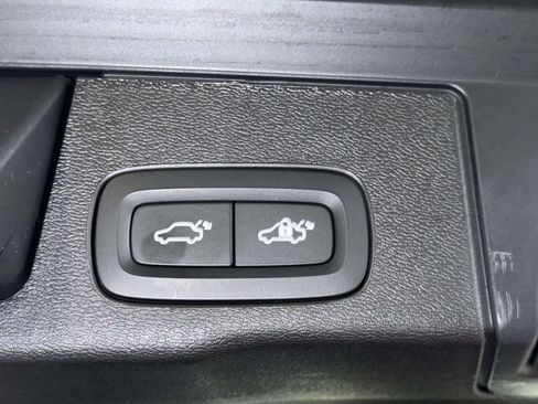 Used 2025 Volvo XC60 B5 Ultra w/ Protection Package Premier AWD/4WD image 18