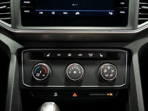 Used 2018 Volkswagen Atlas SE image 25