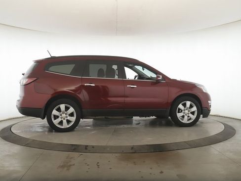 Used 2016 Chevrolet Traverse LT w/ Style and Technology Package image 6
