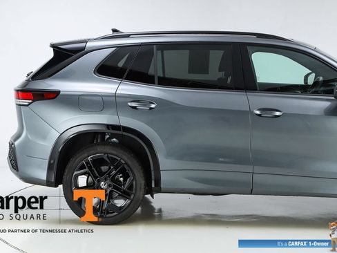 Used 2025 Volkswagen Tiguan SE R-Line AWD/4WD image 50