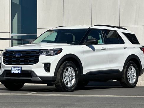 New 2026 Ford Explorer Active w/ Active Comfort Package image 7