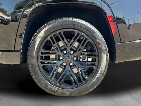 New 2026 Jeep Grand Wagoneer Limited AWD/4WD image 26