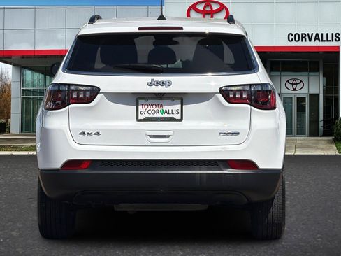 Used 2025 Jeep Compass Latitude AWD/4WD image 5