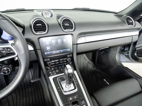 Used 2025 Porsche 718 Boxster RWD image 13